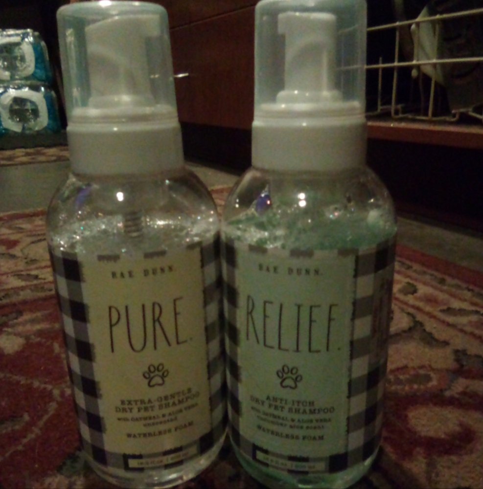 Dry pet shampoo
